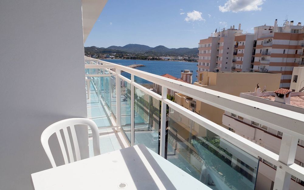 Hotel Apartamentos Vibra Central City - Adults Only San Antonio  Bagian luar foto