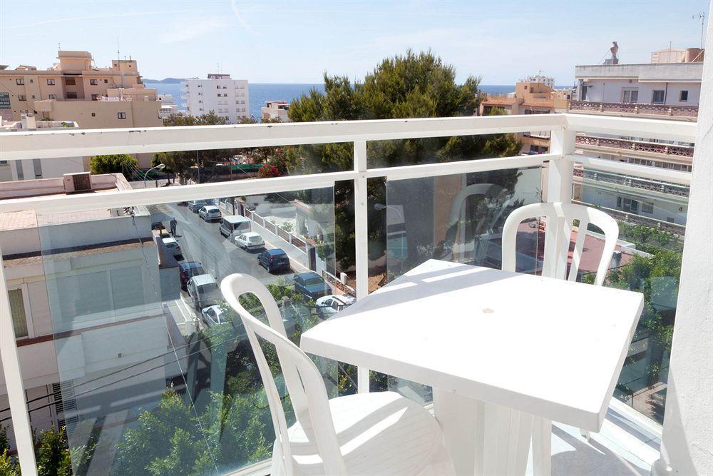 Hotel Apartamentos Vibra Central City - Adults Only San Antonio  Bagian luar foto