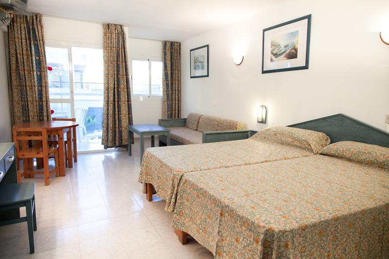 Hotel Apartamentos Vibra Central City - Adults Only San Antonio  Bagian luar foto