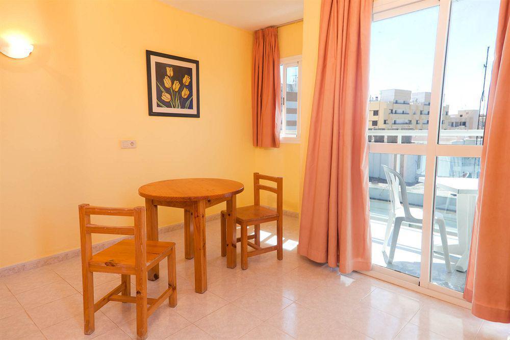 Hotel Apartamentos Vibra Central City - Adults Only San Antonio  Bagian luar foto